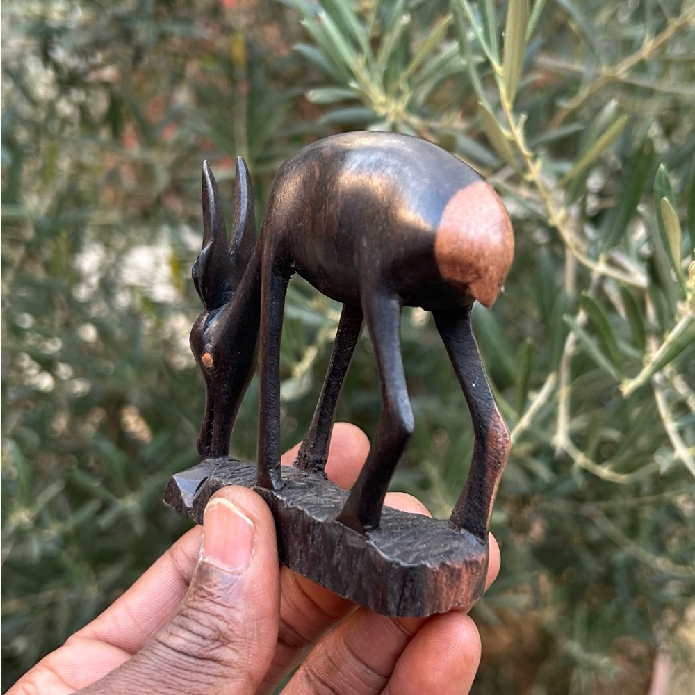 VTG Hand Carved Antelope feeding Sculpture 🇧🇯 Sz 3.5”x3”
